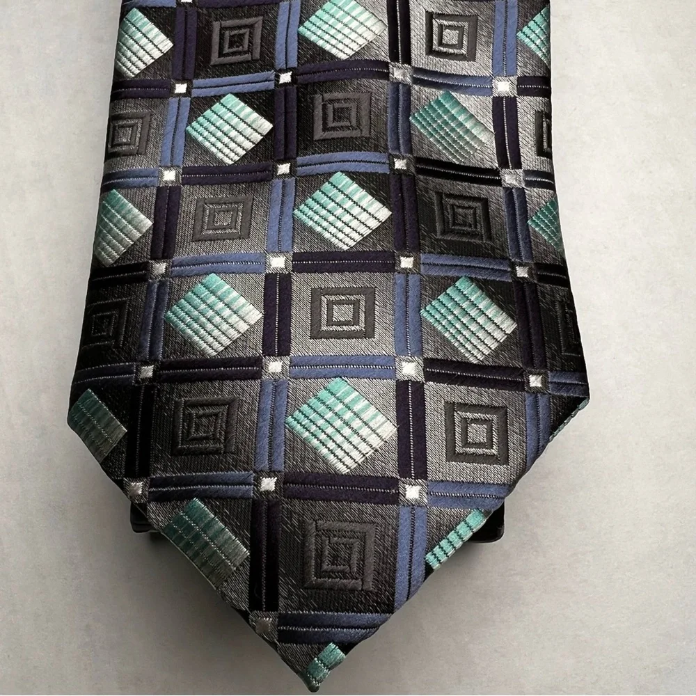 Vintage Croft‎ & Barrow Men's Tie Gray Geometric Pattern 100% Poly 60